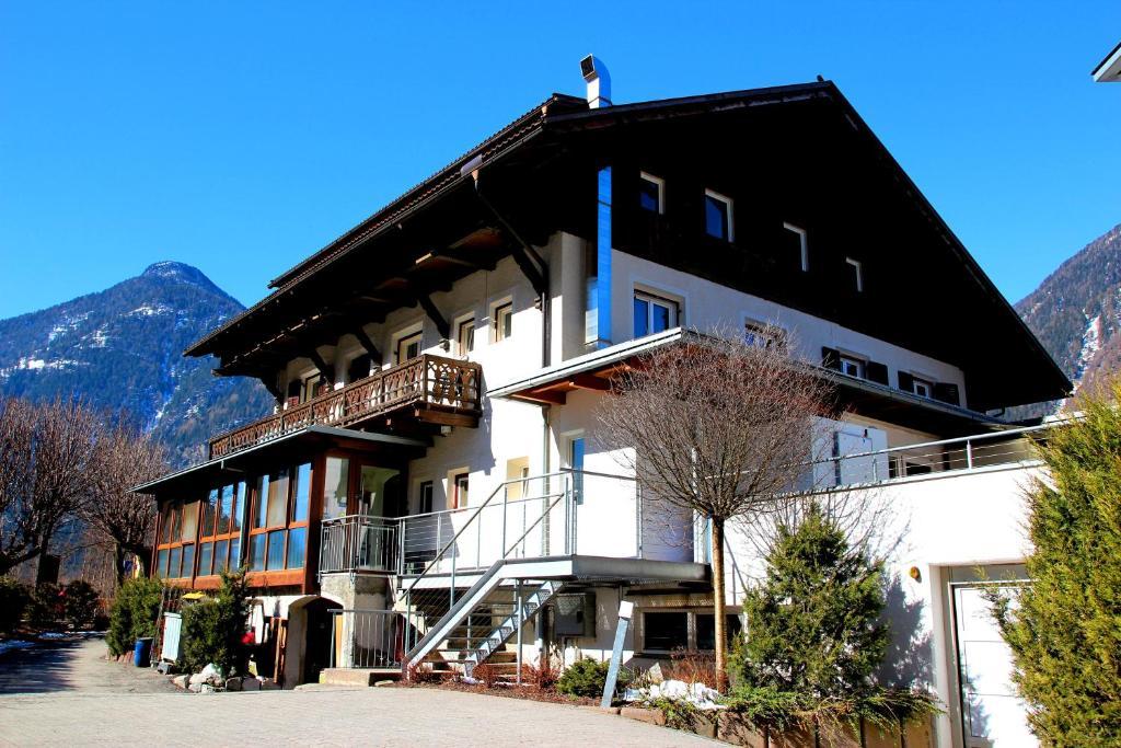 Gasthof Residence Brugghof & Erlhof Campo Tures Exterior foto